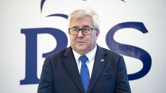 ryszard-czarnecki-i-jego-zona-opuscili-areszt-po-wplacie-kaucji