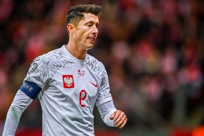 robert-lewandowski-swietuje-jubileusz:-wyjatkowy-prezent-od-kolezankow-z-barcelony
