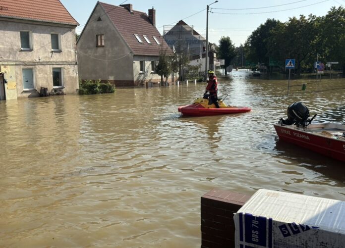 lewin-brzeski-przegrywa-z-zywiolem.-miasto-calkowicie-odciete-od-swiata
