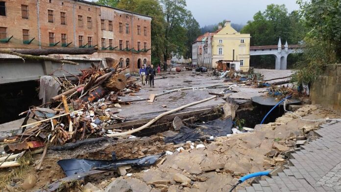 „skala-zniszczen-przeraza”-grabiec:-skutkami-powodzi-bezposrednio-dotknietych-jest-prawie-60-tys.-osob