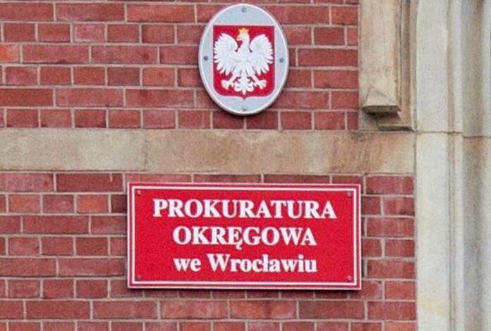 policja-zarzucal-mu-„rozpowszechnianie-dezinformacji”-w-czasie-powodzi.-prokuratura-umarza-sprawe