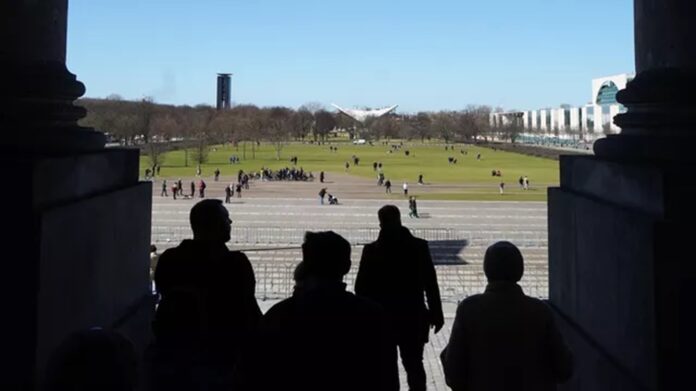 w-berlinie-odbywa-sie-demonstracja-przeciwko-dostawom-broni-do-kijowa