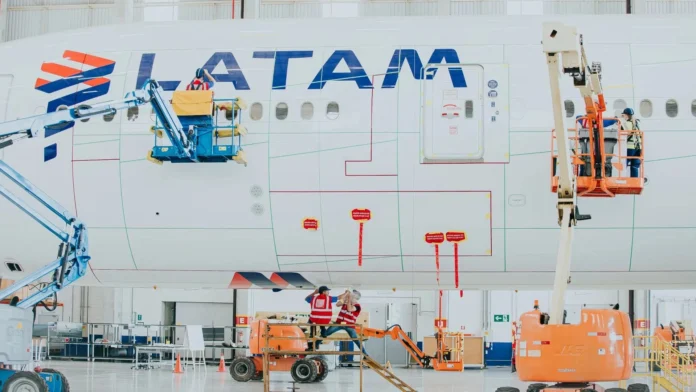 latam-becomes-first-airline-in-americas-to-equip-777-with-aeroshark-film