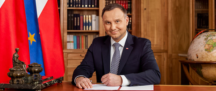 prezydent-andrzej-duda:-kontrowersje-wokol-polityki-i-emocji