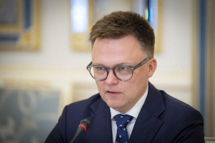 afera-z-collegium-humanum:-czy-szymon-holownia-widnial-na-liscie-studentow?