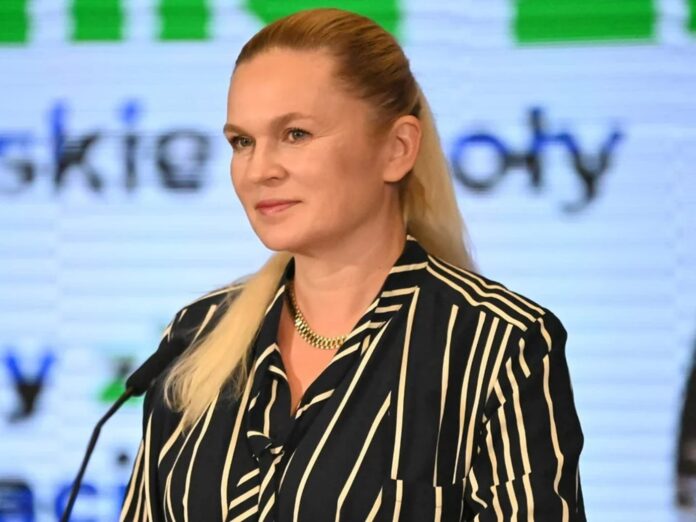 dzis-w-warszawie-protest-przeciwko-teczowej-patologii-w-szkolach-kierowanych-przez-nowacka