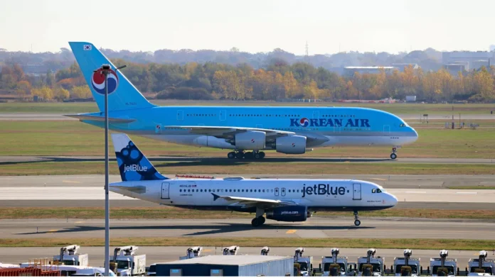 korean-air-a380-jet-blast-shatters-jetblue-a321-windshield-at-new-york korean-air-a380-jet-blast-shatters-jetblue-a321-windshield-at-new-york