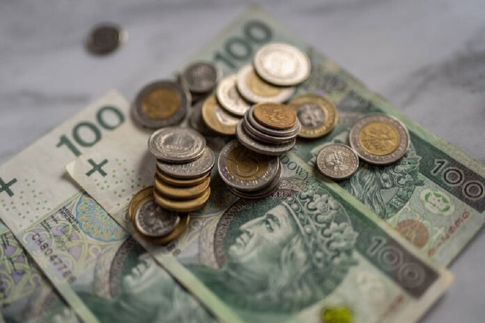 sinsay-obsluguje-najnowsza-promocje:-jak-oszczedzic-nawet-40%-na-sukienkach?