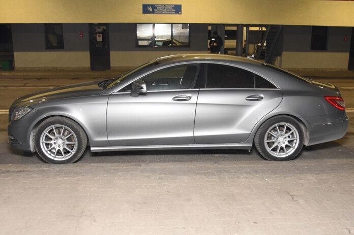 probowal-wywiez-z-polski-kradzione-auto.-wpadl-na-przejsciu-granicznym-w-korczowej