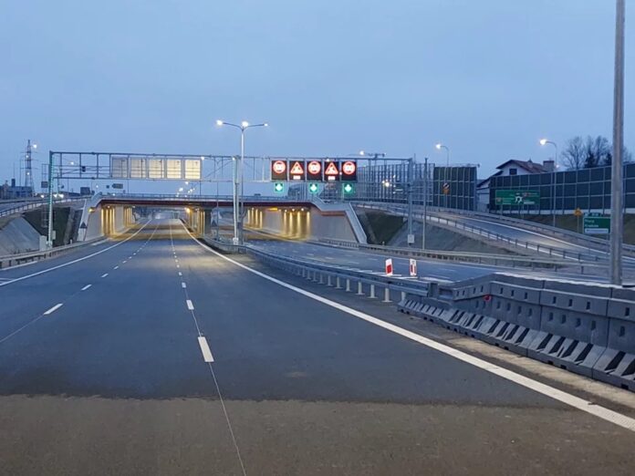 krakow-i-warszawa-polaczone-trasa-ekspresowa-s7:-przelomowy-krok-w-polskiej-infrastrukturze