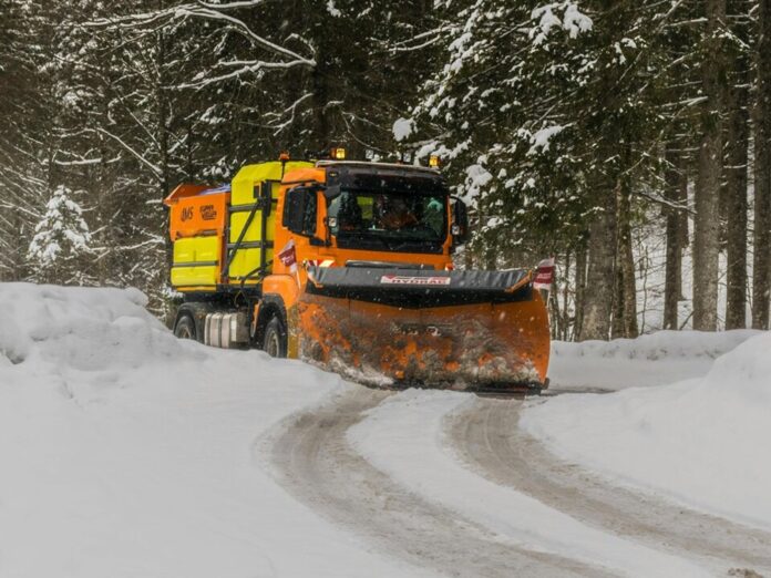 zima-uderza-ponownie:-intensywne-opady-sniegu-i-marznacy-deszcz-nad-polska