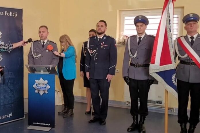 „nie-podam-panu-reki”-–-kontrowersje-podczas-policyjnej-uroczystosci-w-ilawie