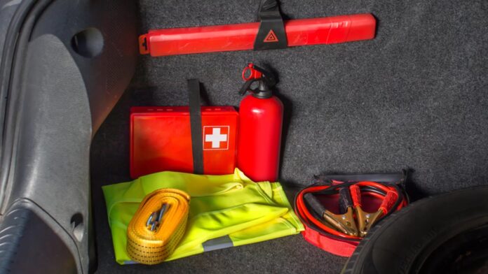 obowiazkowe-wyposazenie-samochodu-w-2025-roku-–-co-musisz-miec,-by-uniknac-mandatu?