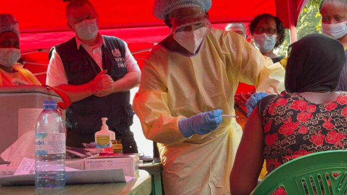 who-rozpoczela-w-ugandzie-szprycowanie-eksperymentalne-przeciwko-wirusowi-ebola