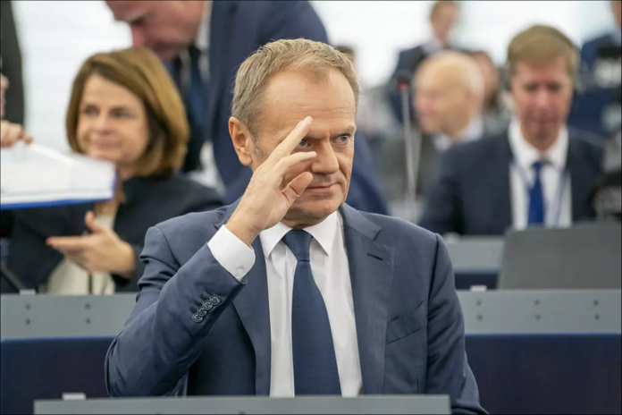 tusk-vs-komisja-europejska:-spor-o-pakt-migracyjny.-kto-ma-racje?