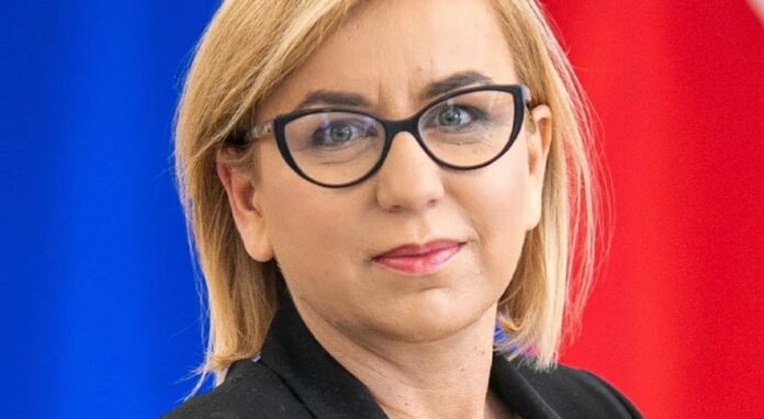 „nieudolny-urzednik”.-hennig-kloska-zaprzecza-doniesieniom-o-wymogach-pociagu,-jakim-miala-podozowac