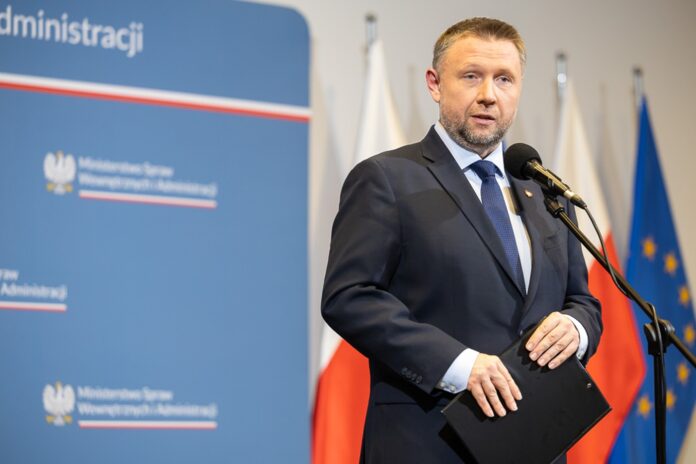 „propaganda-trwa”.-kierwinski:-„jestem-przekonany,-ze-pakt-migracyjny-nie-bedzie-dotyczyl-polski”