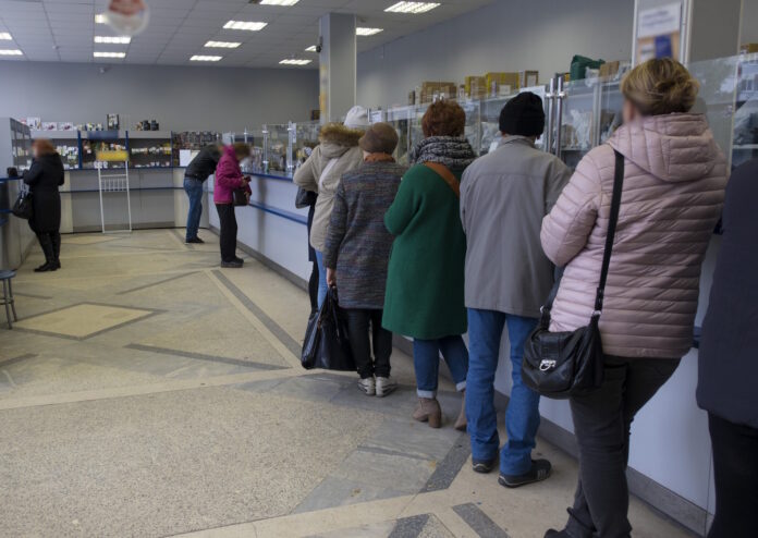 nowe-tablice-rejestracyjne-od-1-marca-2025.-kolejki-w-urzedach,-aby-dostac-nowe-tablice