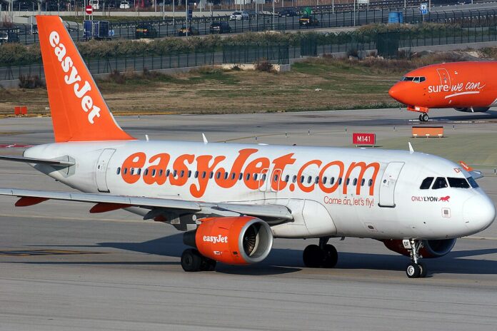easyjet-cuts-paris-orly-flights-from-bristol-and-manchester
