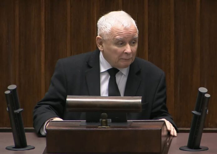 kaczynski-zaplacil-grzywne-za-odmowe-zlozenie-slubowania-przed-komisja-ds.-pegasusa kaczynski-zaplacil-grzywne-za-odmowe-zlozenie-slubowania-przed-komisja-ds.-pegasusa