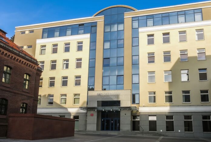 gizycko:-emerytowany-zolnierz-skazany-na-15-lat-wiezienia-za-probe-zabojstwa-zony