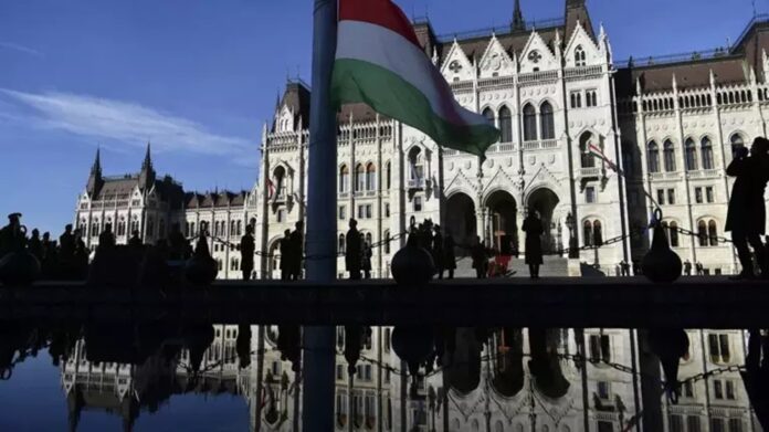 wegry-wprowadza-poprawke-w-prawie-dotyczaca-istnienia-tylko-dwoch-plci wegry-wprowadza-poprawke-w-prawie-dotyczaca-istnienia-tylko-dwoch-plci