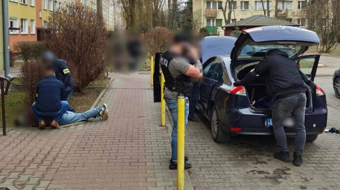 wielkopolscy-policjanci-rozbili-gang-gruzinow.-ukradli-pol-miliona-zlotych-z-konwoju!