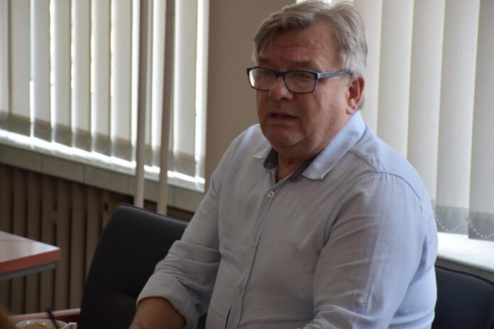 posel-ko-artur-lacki-uciekal-z-posiedzenia-komisji,-bo-mial-byc-przebadany-alkomatem