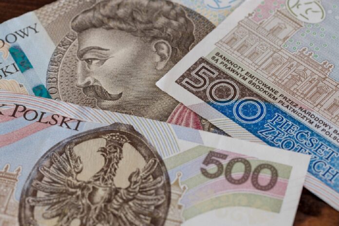 kazdy-polak-dostanie-7-tysiecy-zlotych-bez-wzgledu-na-wiek.-decyzja-zapadla