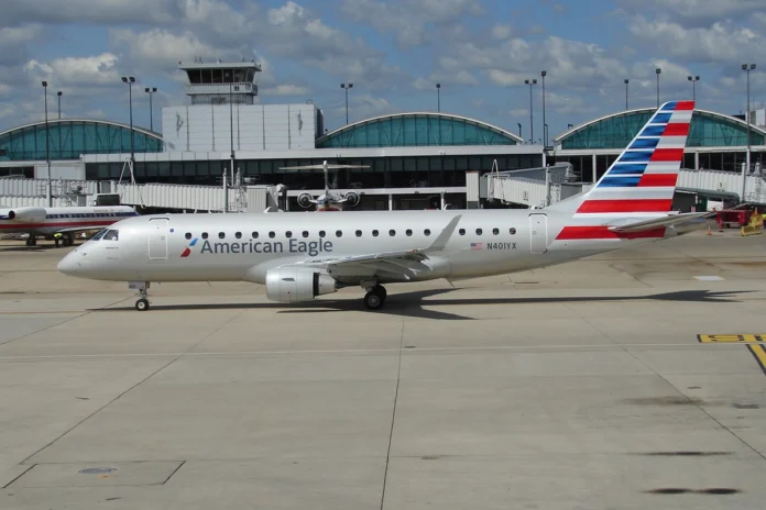 american-airlines-flight-makes-u-turn-after-passenger-attack-attendants american-airlines-flight-makes-u-turn-after-passenger-attack-attendants