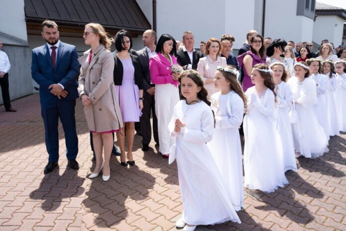 koperty-odchodza-do-lamusa-–-nowy-trend-w-prezentach-komunijnych-podbija-polske