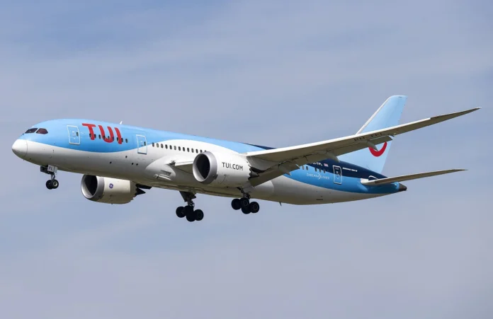 tui-flight-with-787-makes-emergency-landing-in-manchester-airport tui-flight-with-787-makes-emergency-landing-in-manchester-airport