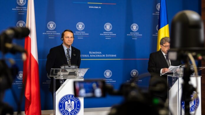 sikorski-w-bukareszcie:-„niektorzy-polscy-politycy-pomagaja-moskwie”