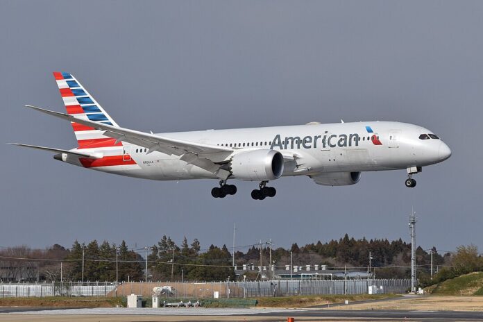 american-airlines-miami-to-paris-flight-with-787-makes-emergency-landing