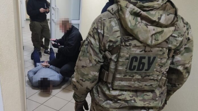 korupcja-w-obwodzie-sumskim:-urzednik-przylapany-na-lapowkarstwie-za-wydawanie-licencji-na-paliwa