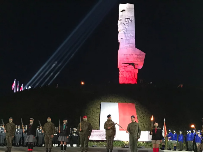 skandal-na-westerplatte:-41-latek-zatrzymany-za-podpalenie-polskich-flag