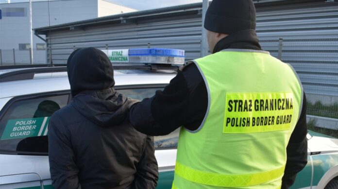 deportacje-cudzoziemcow-z-polski:-ukrainiec-juz-opuscil-kraj-a-albanczyk-oczekuje-na-deport