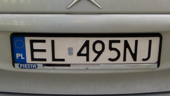 mandat-za-brudne-tablice-rejestracyjne:-policja-zaostrza-kontrole-wiosna-2025!