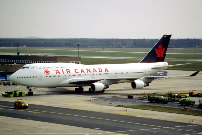 air-canada-boeing-747s-once-had-dance-floors