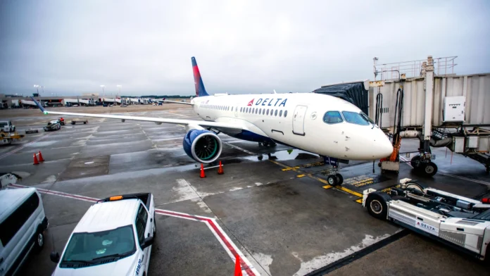 delta-air-lines-offers-$3,000-for-volunteering-to-get-off-the-plane