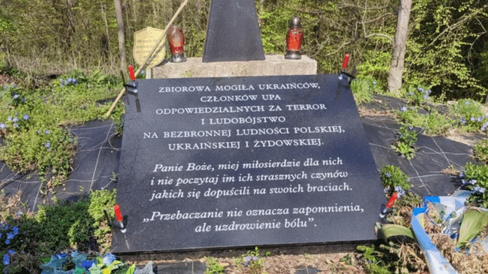 minister-kultury-„potepia-akt-wandalizm”-polegajacy-na-podmianie-tablicy-upa-w-monastyrzu