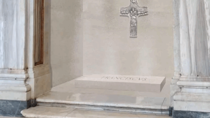 watykan-publikuje-pierwsze-zdjecia-przyszlego-grobu-papieza-franciszka