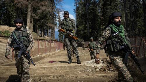 india,-pakistan-trade-gunfire-&-build-up-militaries-after-kashmir-terror-attack india,-pakistan-trade-gunfire-&-build-up-militaries-after-kashmir-terror-attack