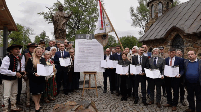 nawrocki-laczy-sily-z-katolickimi-organizacjami.-„polska-musi-pozostac-wierna-swoim-korzeniom”