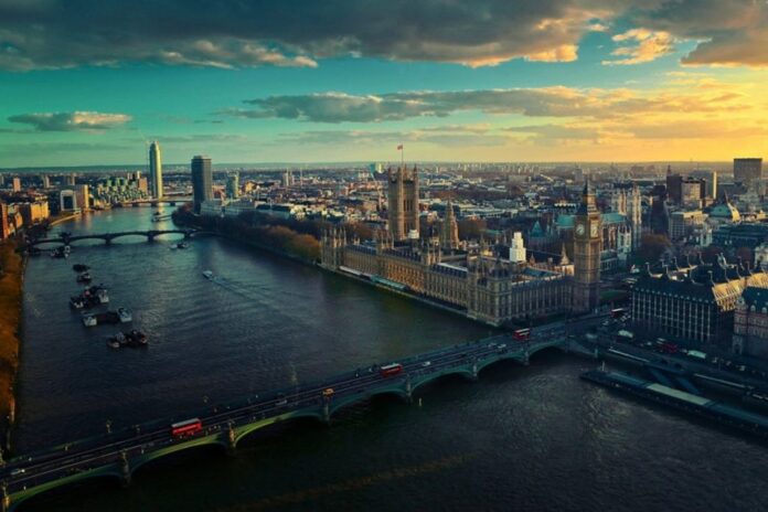 tajemniczy-pozar-w-rezydencji-premiera-wielkiej-brytanii!-policja-wszczela-sledztwo