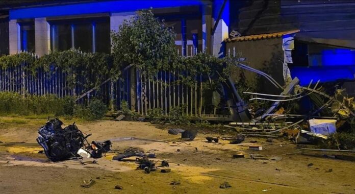 grozny-wypadek-pod-warszawa:-ukrainiec-kierujacy-citroenem-uciekl-po-zderzeniu-ze-slupem!