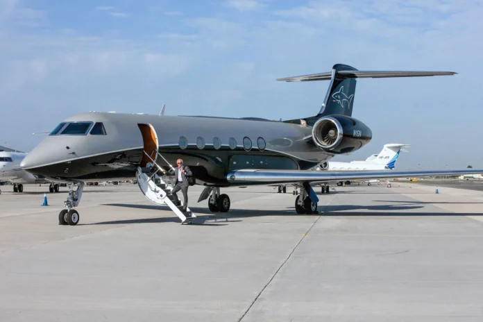 australian-golf-legend’s-private-jet-makes-emergency-landing-at-los-angeles