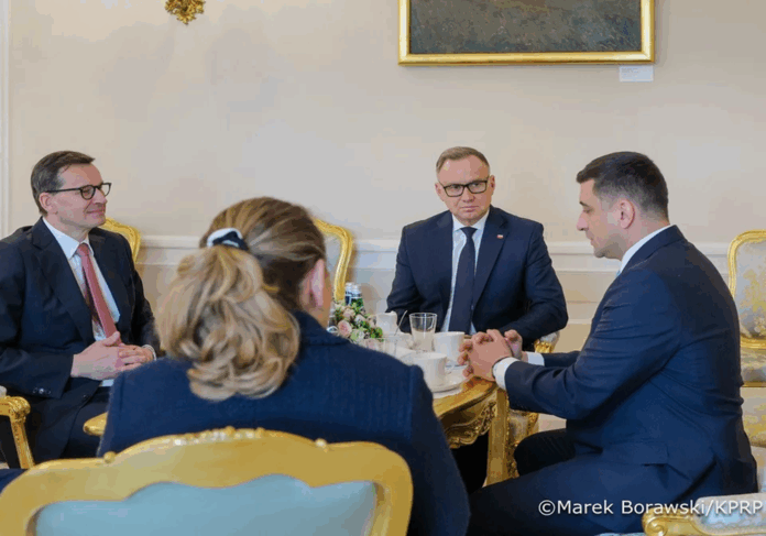 george-simion-w-palacu-prezydenckim:-o-czym-rozmawial-z-andrzejem-duda? george-simion-w-palacu-prezydenckim:-o-czym-rozmawial-z-andrzejem-duda?