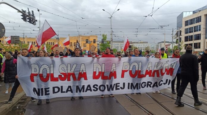 „polska-dla-polakow”-–-marsz-antyimigracyjny-we-wroclawiu „polska-dla-polakow”-–-marsz-antyimigracyjny-we-wroclawiu