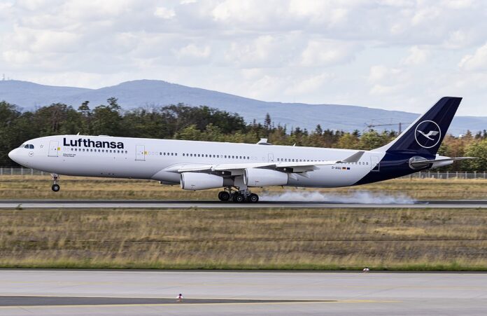lufthansa-new-york-to-frankfurt-flight-with-27-year-old-a340-makes-u-turn lufthansa-new-york-to-frankfurt-flight-with-27-year-old-a340-makes-u-turn
